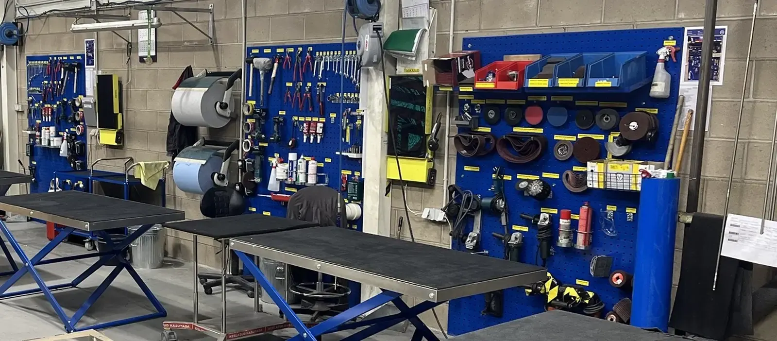 Workstations with shadow boards on a real shop floor